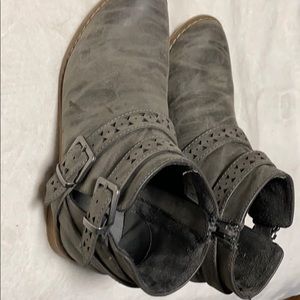 Women’s Size 7 Rocket Dog Moccasins Booties